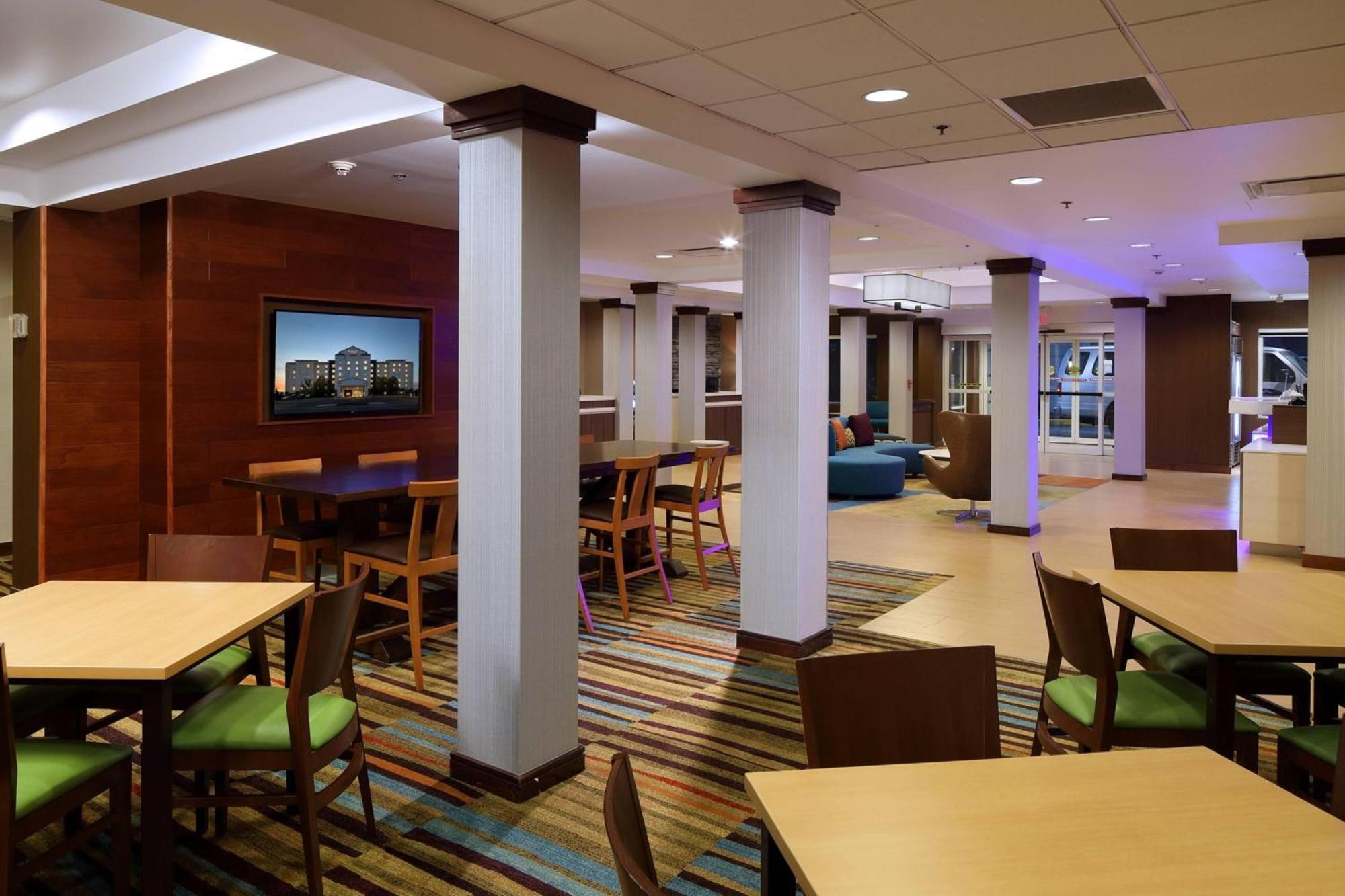 Fairfield Inn & Suites By Marriott Newark Liberty International Airport Bagian luar foto